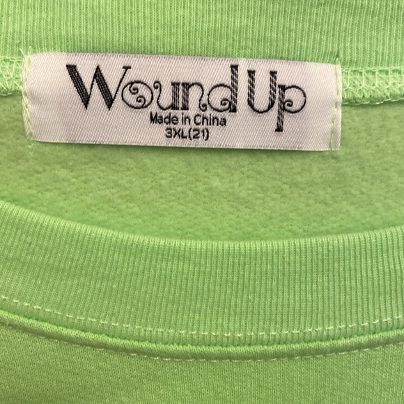 Wound Up sweatshirt size 3X - Picture 3 of 3